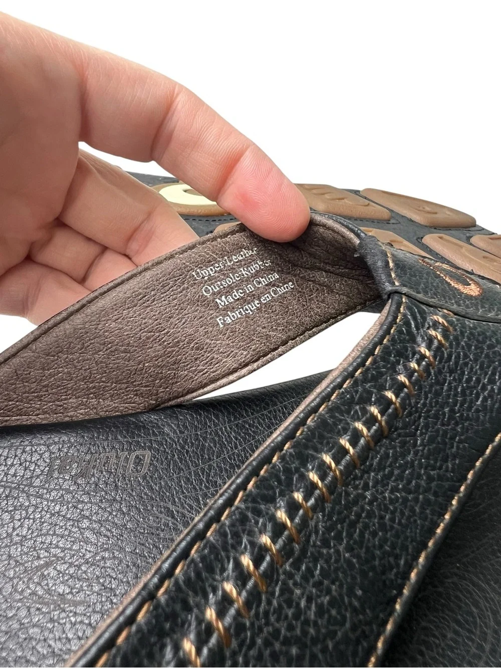 OluKai hiapo black
